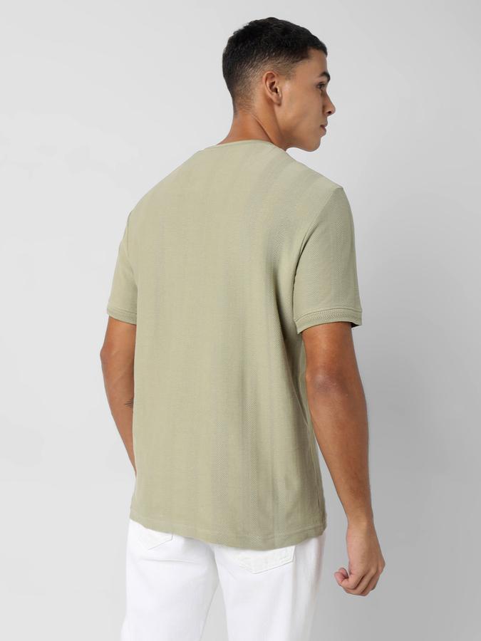 Men Regular Fit Round-Neck T-Shirt with Short Sleeves image number 3