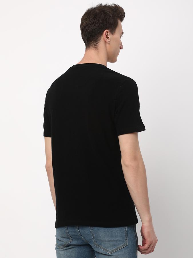 Men Regular Fit Round-Neck T-Shirt image number 2
