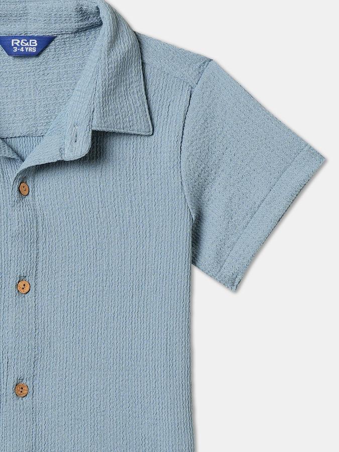 Boys Solid Casual Shirt image number 2