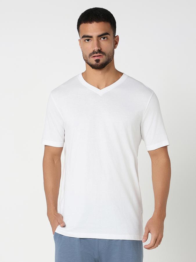 Solid Men Round Neck T-Shirt image number 1