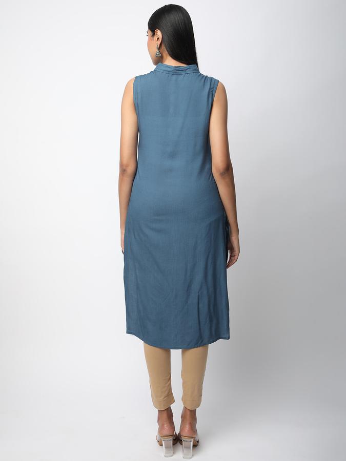 Women Embroidered Straight Kurta image number 2