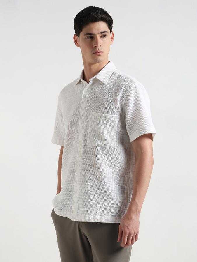 Men Textured Loose Fit Shirt with Patch Pocket image number 2