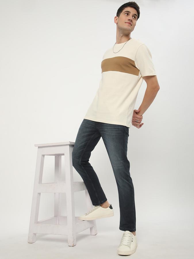 Men Colourblock Crew-Neck T-Shirt image number 1