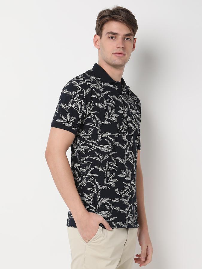 Men Leaf Print Regular Fit Polo T-Shirt image number 2
