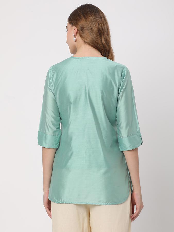 Women Embroidered Round-Neck Tunic image number 2