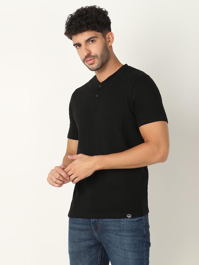 Men Solid Regular Fit T-shirt data-index=