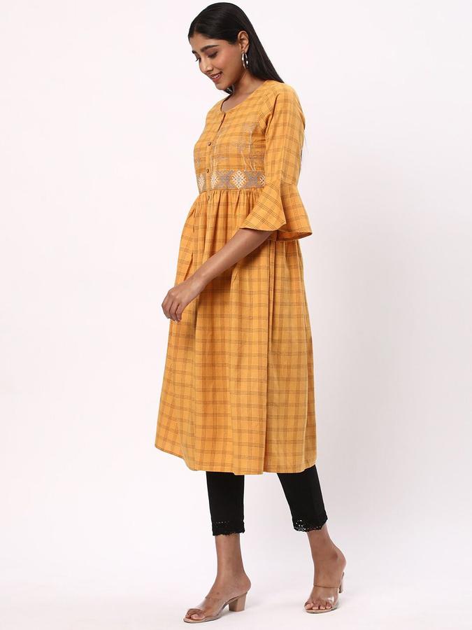 Women Cotton Regular Fit Round Neck Embroidered Kurta
