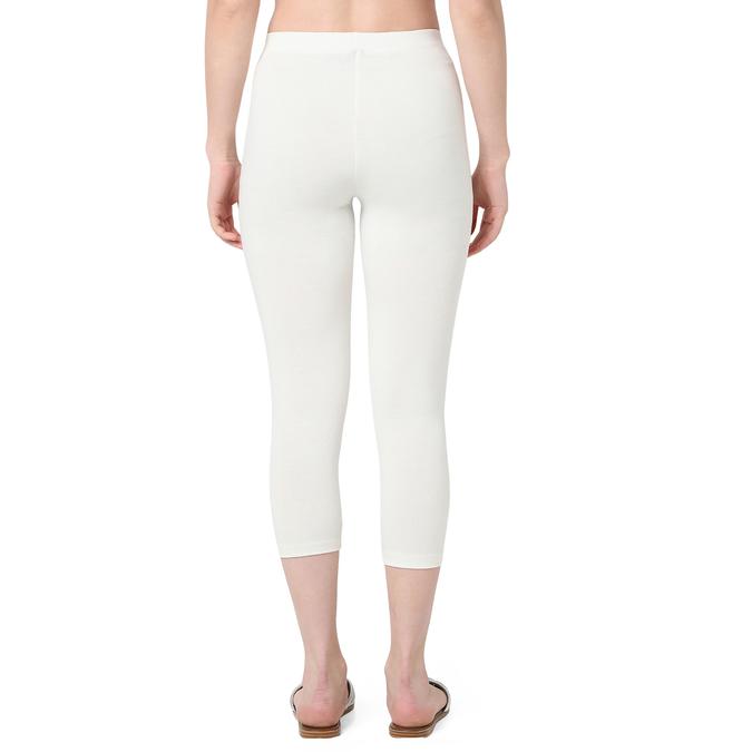 R&B Women Ivory Solid Capri Leggings