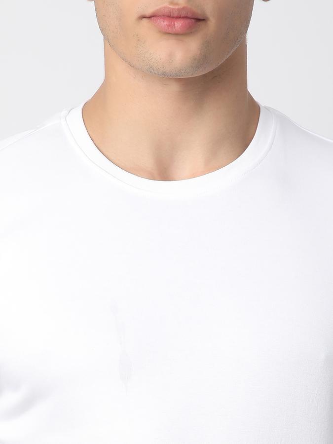 Solid Men Round Neck T-Shirt image number 3