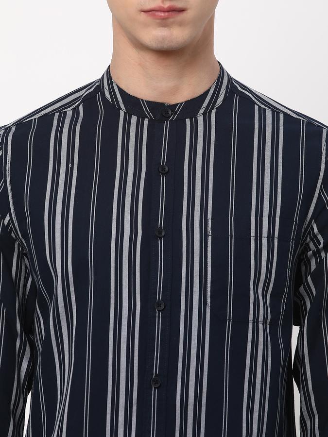 Men Striped Regular Fit Shirt with Patch Pocket image number 3