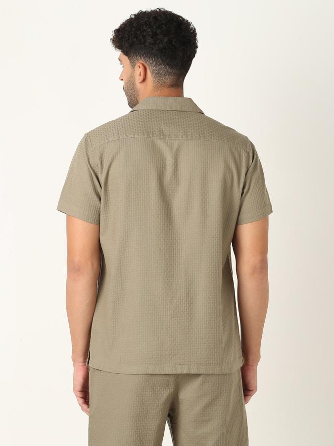 Men Cuban Collar Shirt image number 3