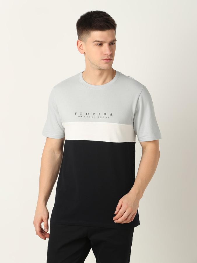 Men Printed Regular Fit Round-Neck T-Shirt image number 0