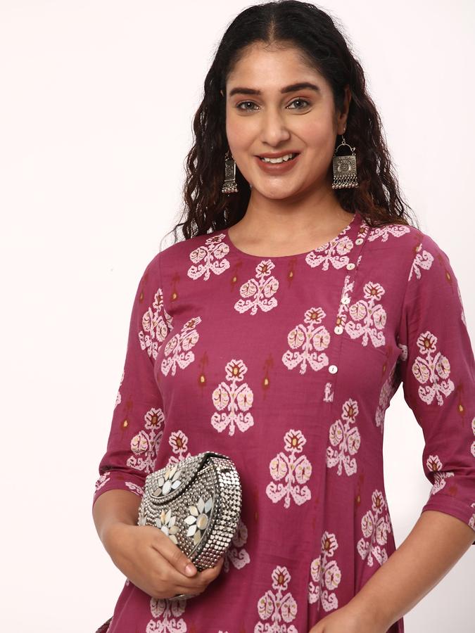 R&B Women Red Kurtas image number 0