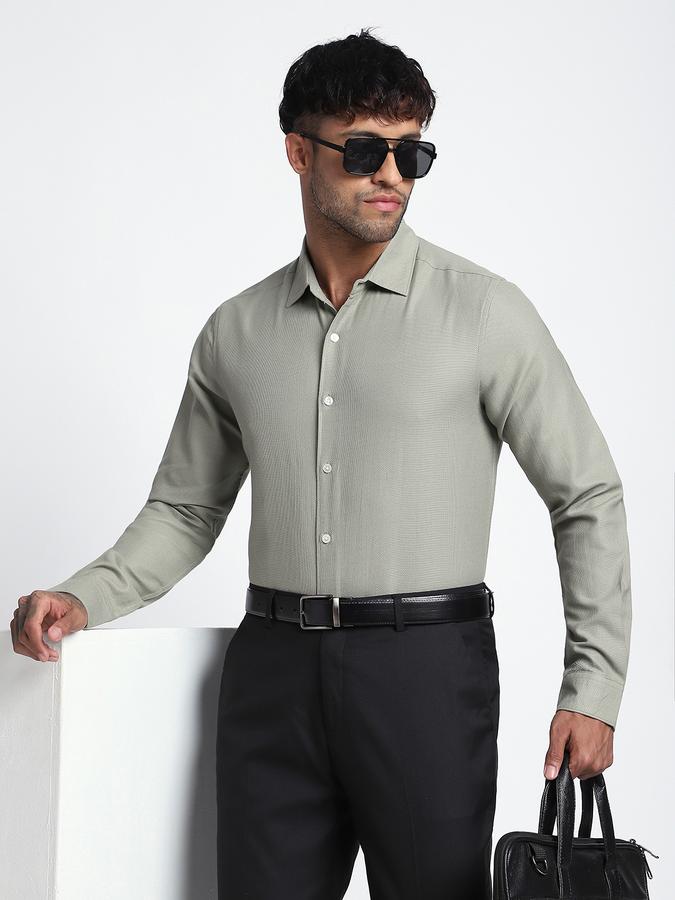Men Cotton Blend Regular Fit Point Collar Solid Shirt
