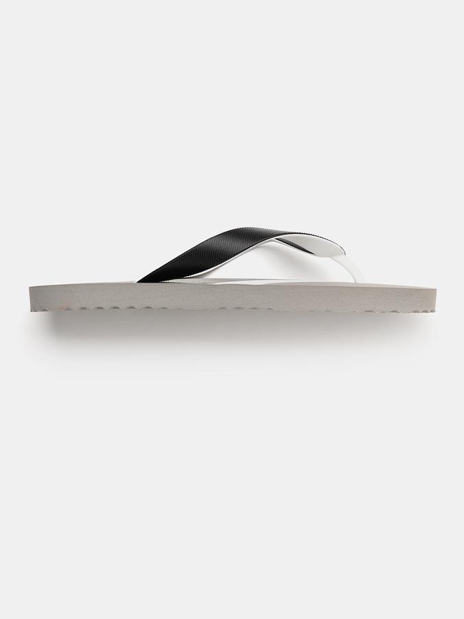 Men Thong-Style Flip-Flops image number 1