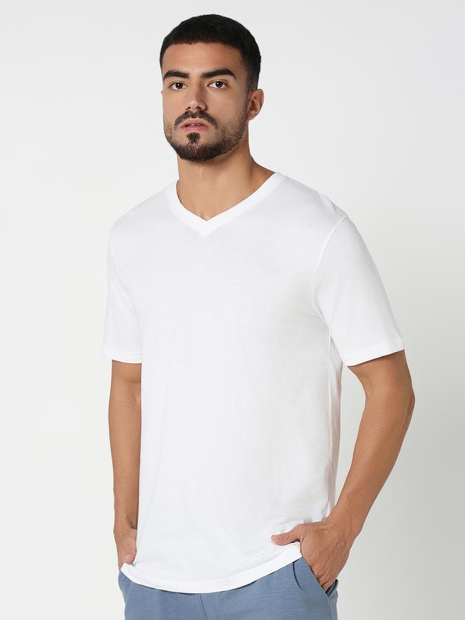 Solid Men Round Neck T-Shirt image number 2