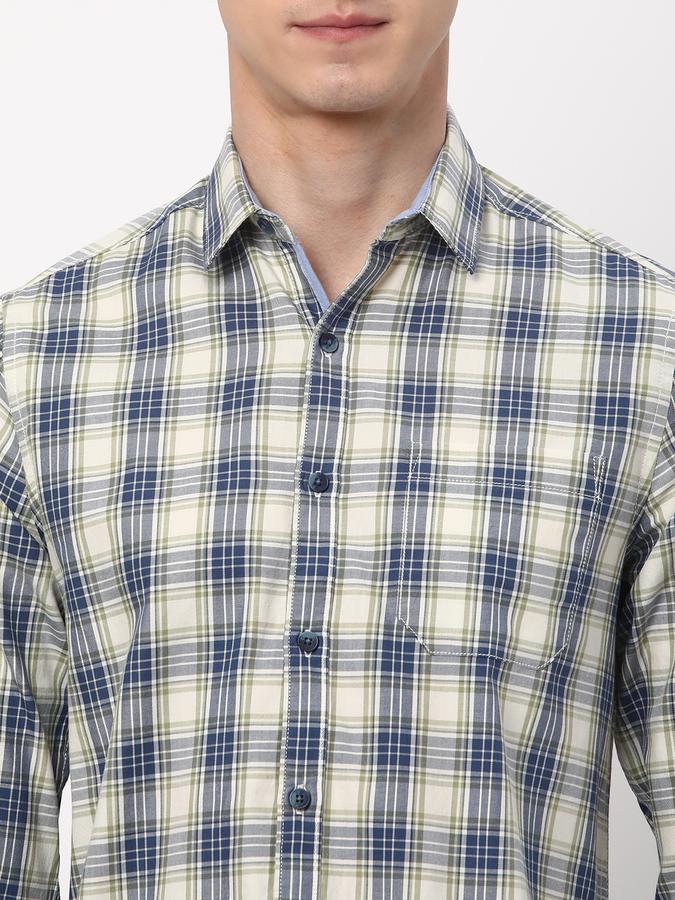 Men Checked Regular Fit Shirt with Patch Pocket image number 3