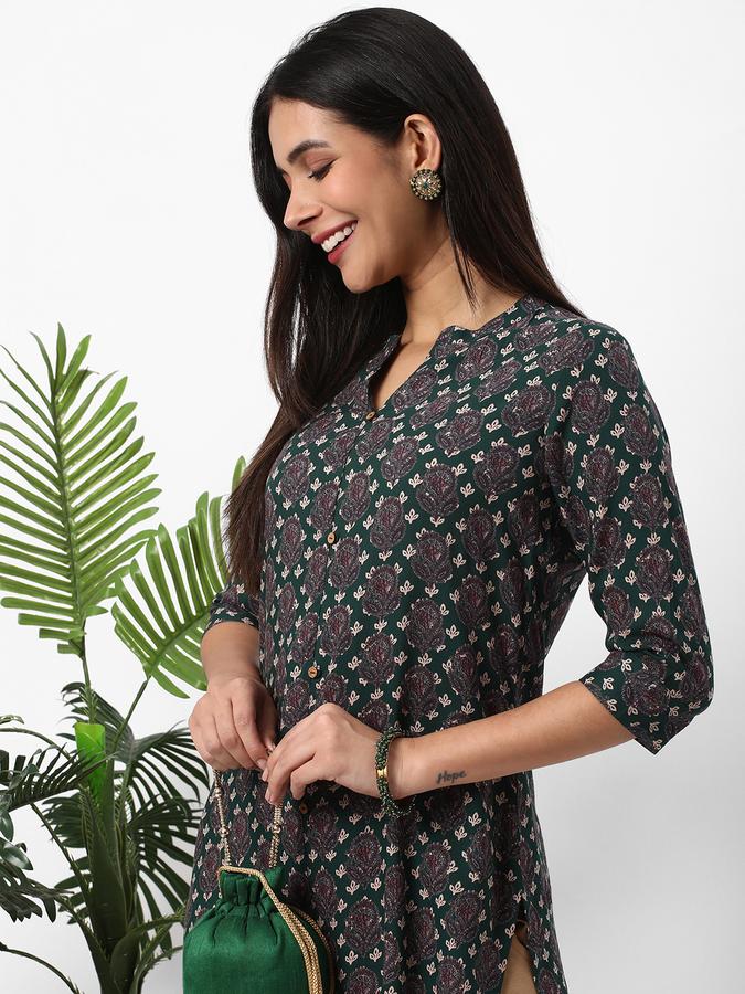 R&B Women Green Kurtas