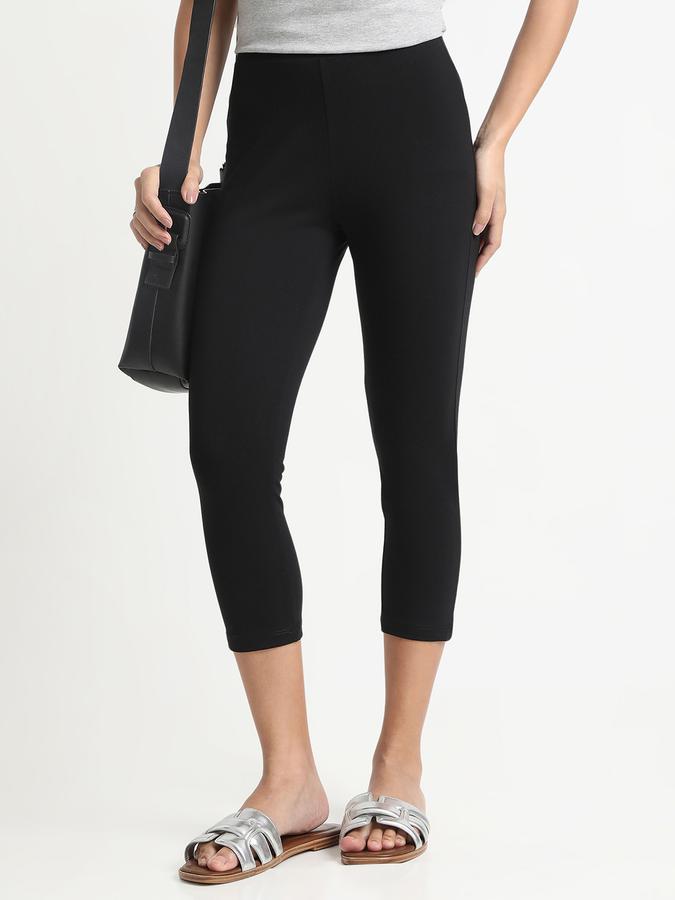 R&B Women Black Solid Capri Leggings