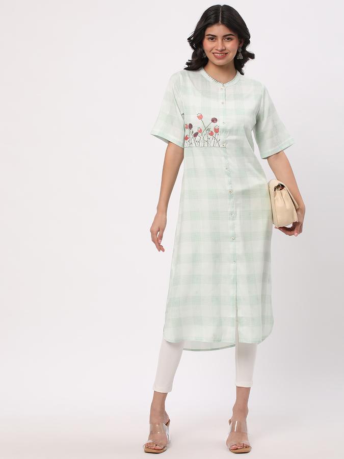 Women Polyester Blend Regular Fit Mandarin Collar Embroidered Kurta