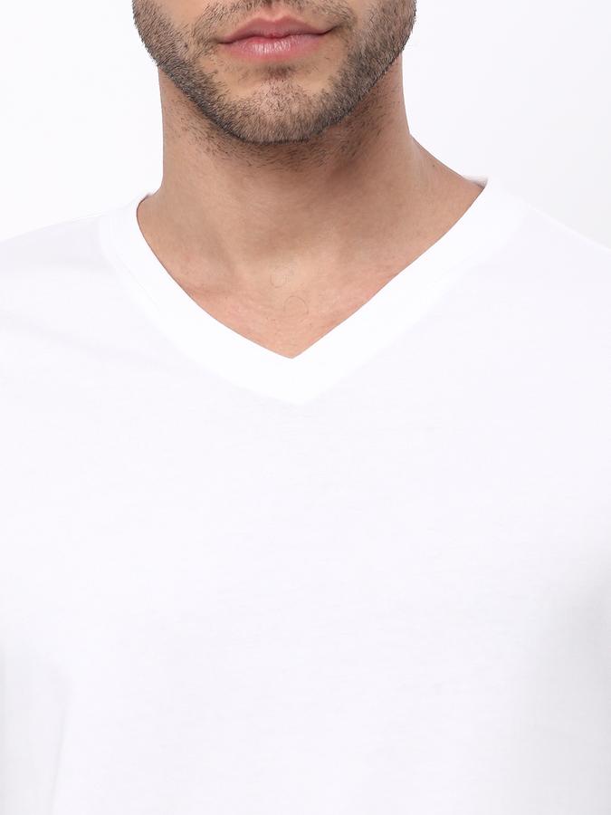 Men V-Neck T-Shirt with Short Sleeves image number 3