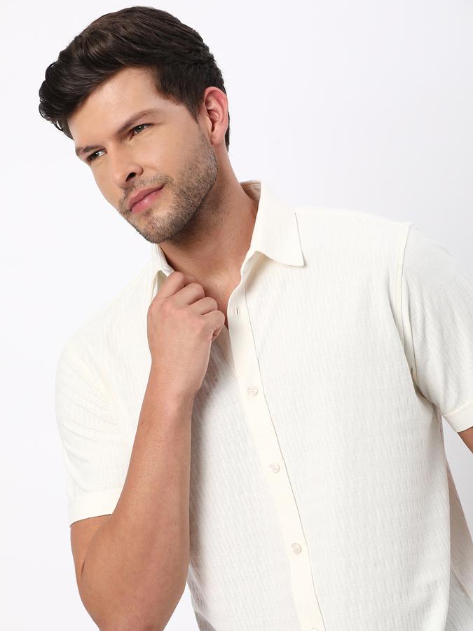 Men Regular Fit Shirt with Spread Collar image number 0