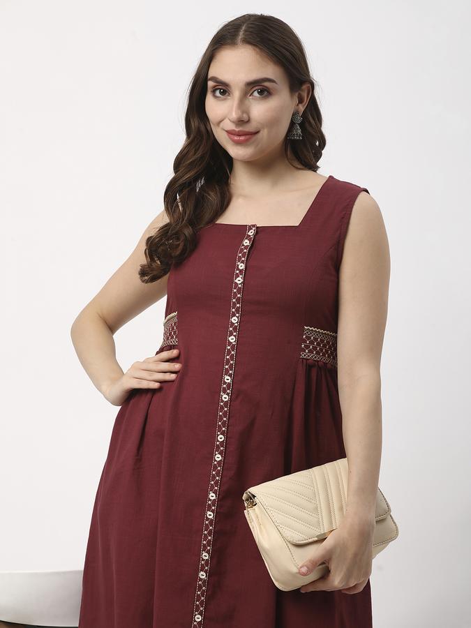 Women Embroidered Round Neck Kurtas image number 0