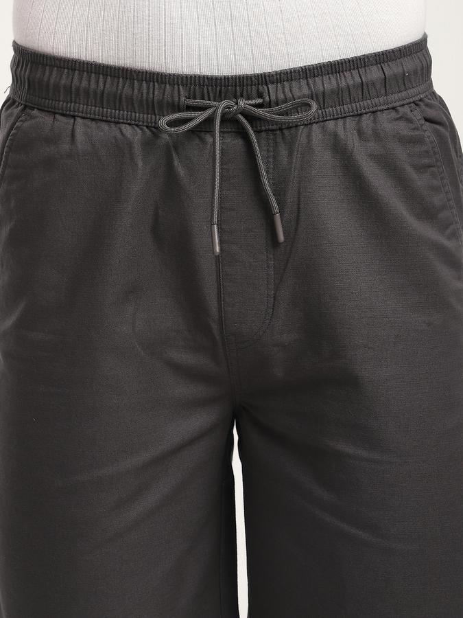 Men Cotton Blend Regular Fit Drawstring Solid Shorts