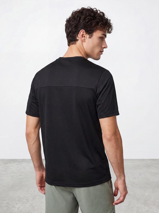 R&B Men Black Typography Printed Short Sleeves V-Neck Tshirt