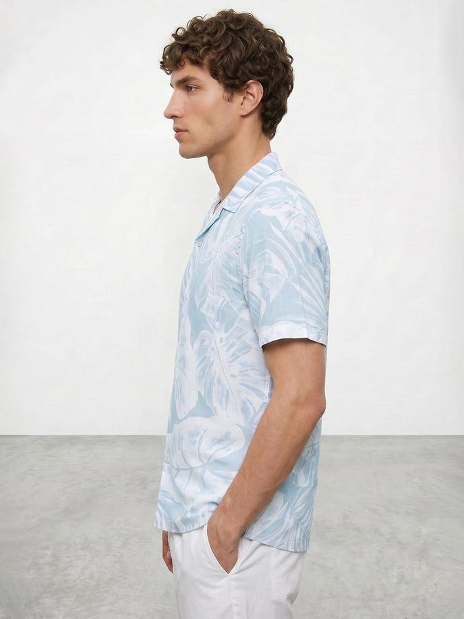 R&B Men Blue Floral Print Resort Collar Short Sleeves Regular Fit Shirt