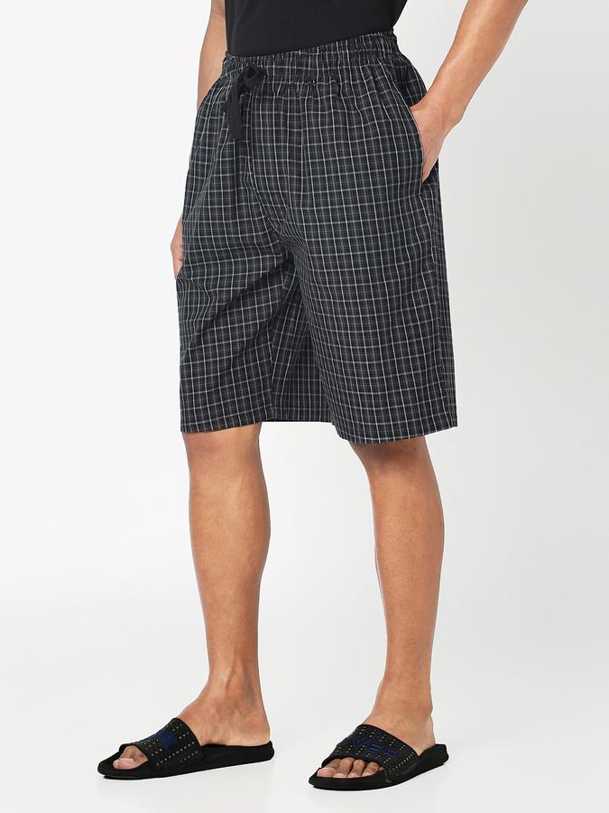 Checkered Men Regular Shorts image number 2