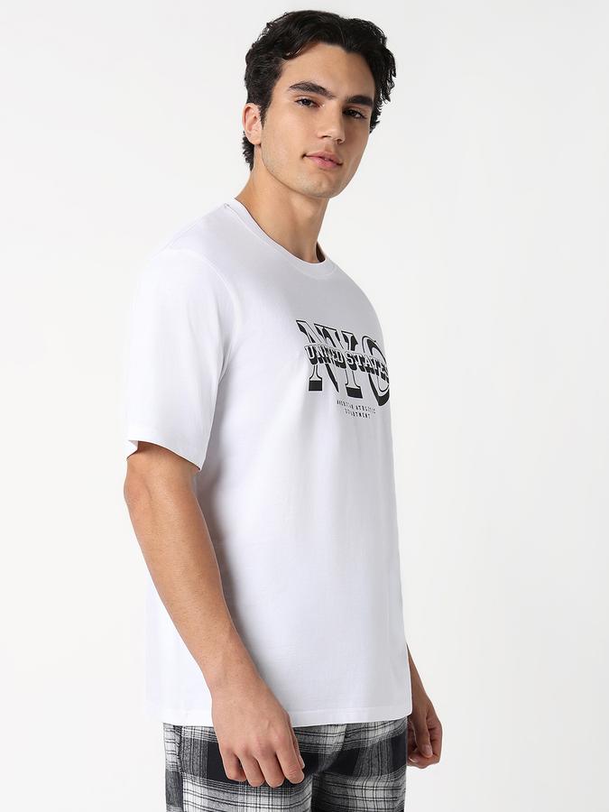 Solid Men Round Neck T-Shirt image number 1