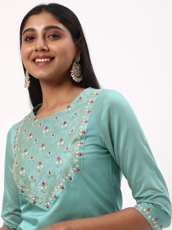 Women Embroidered Straight Kurta image number 0