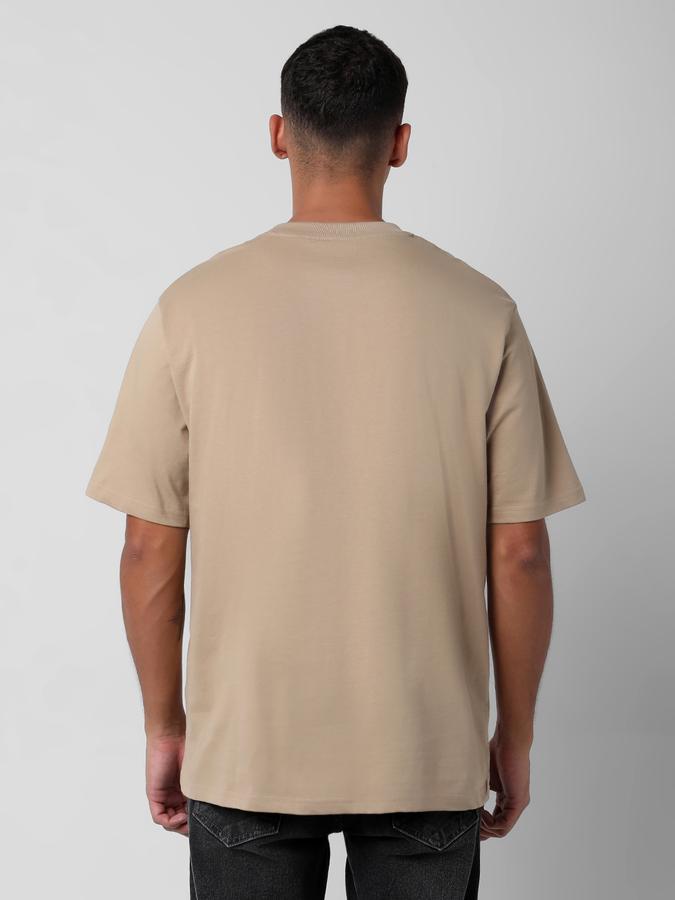 Men Typographic Print Loose Fit Round-Neck T-Shirt image number 3