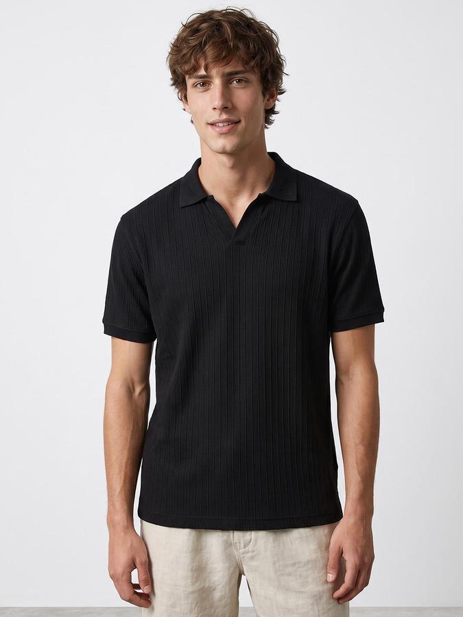 R&B Men Black Textured Short Sleeves Polo Collar T-Shirt