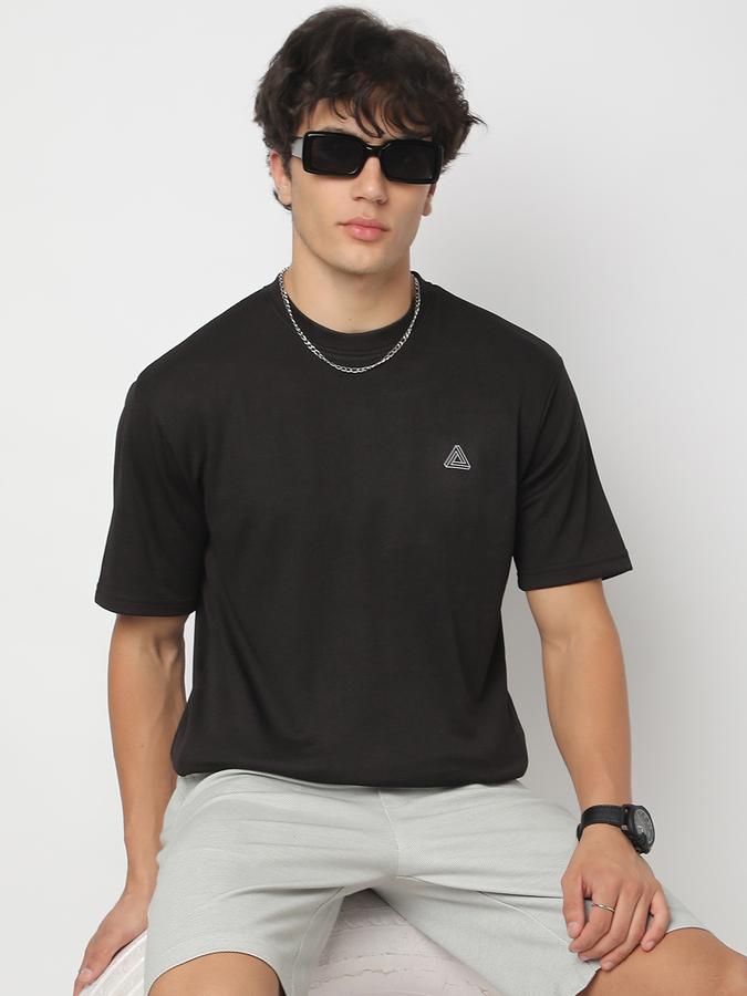 Solid Men Round Neck T-Shirt image number 0