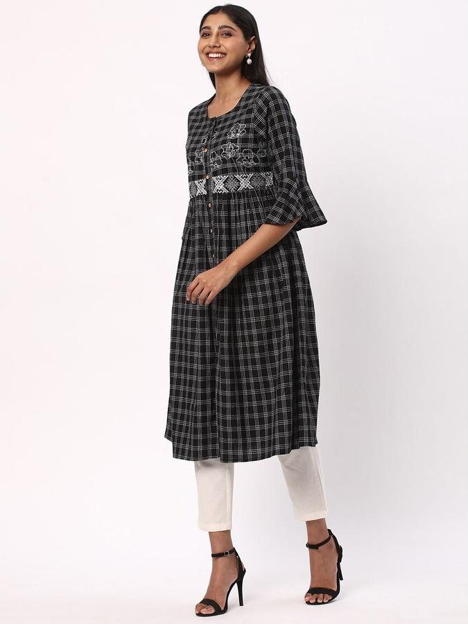 Women Cotton Regular Fit Round Neck Embroidered Kurta