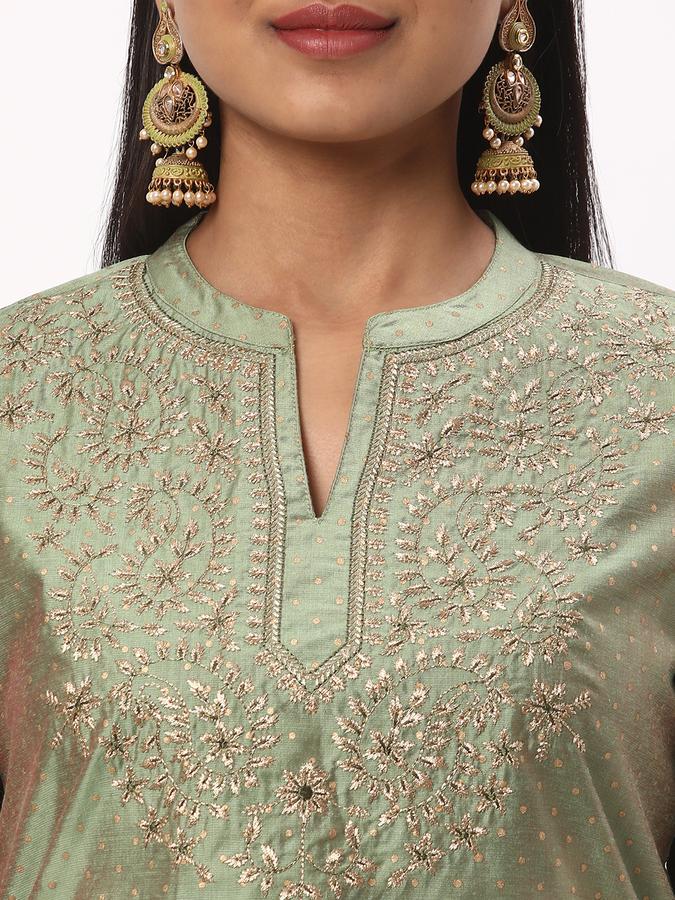 Women Poly Blend Regular Fit Mandarin Collar Embroidered Kurta