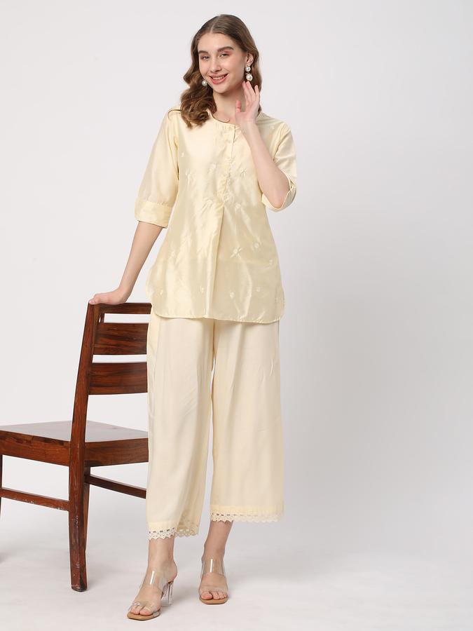 Women Embroidered Round-Neck Tunic image number 1