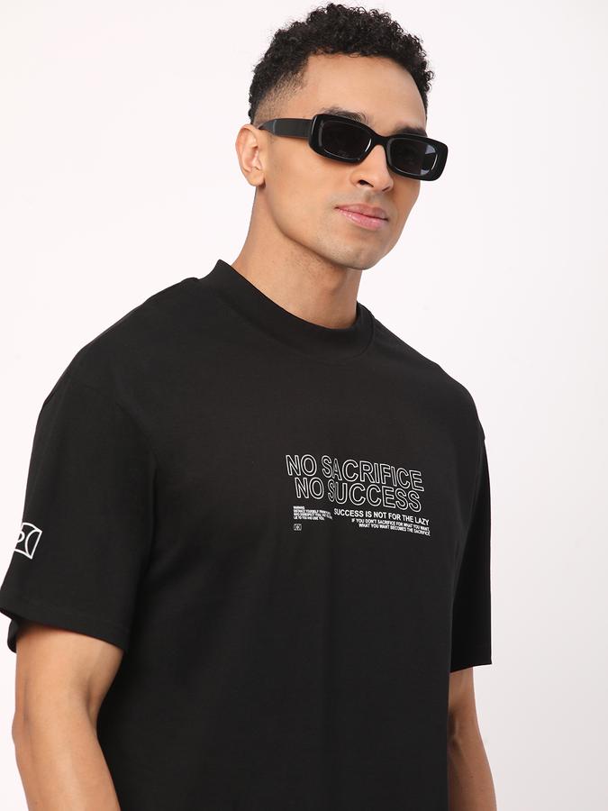 Men Regular Fit Round-Neck T-Shirt image number 0