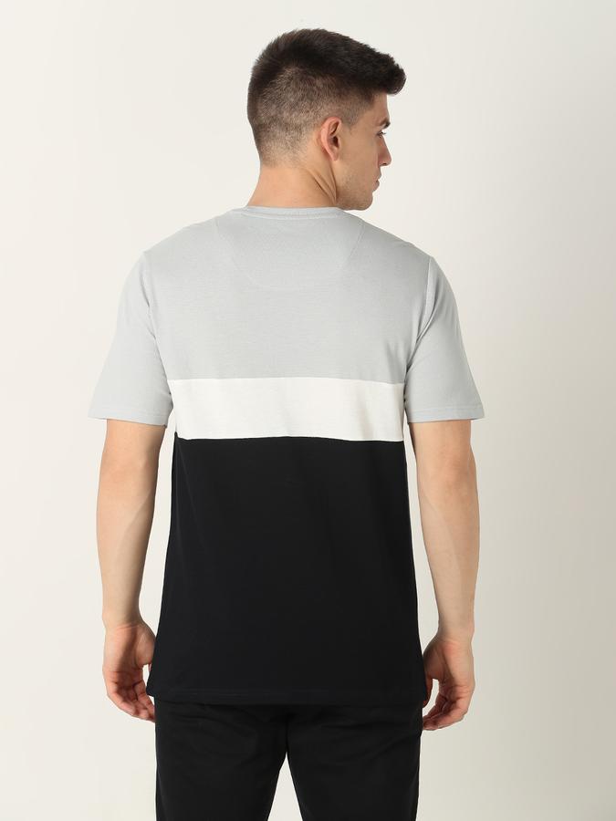 Men Printed Regular Fit Round-Neck T-Shirt image number 3