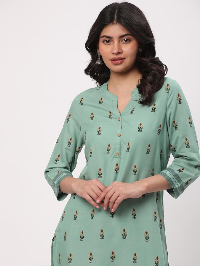 Women Rayon Regular Fit Mandarin Collar Printed Kurta