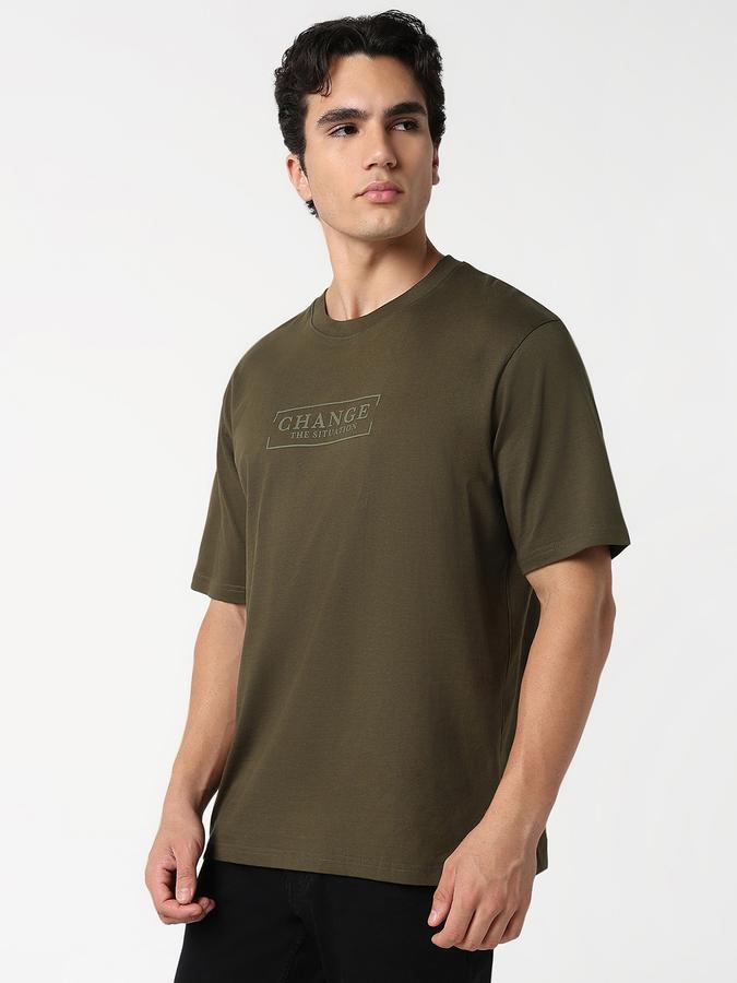 Solid Men Round Neck T-Shirt image number 2