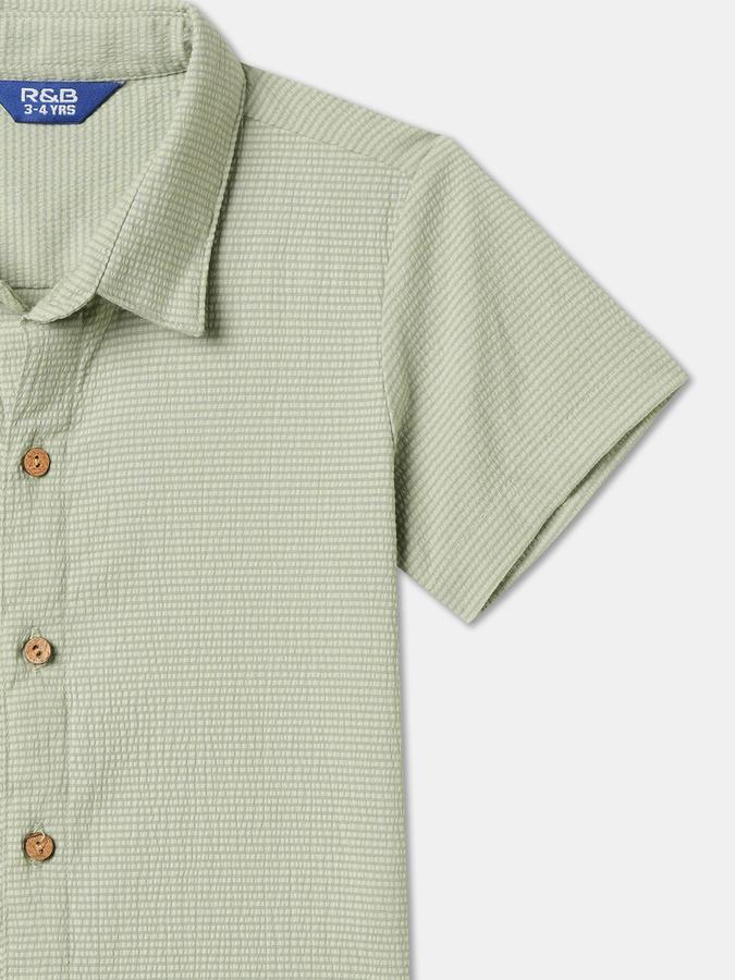 Boys Solid Casual Shirt image number 2