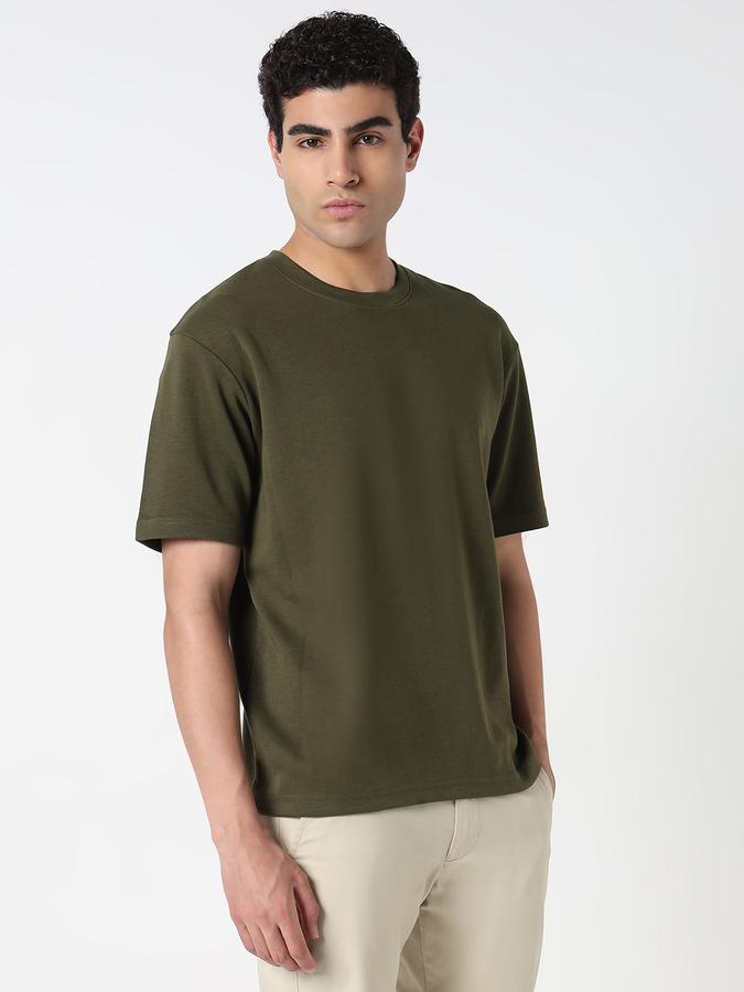 Solid Men Round Neck T-Shirt image number 3
