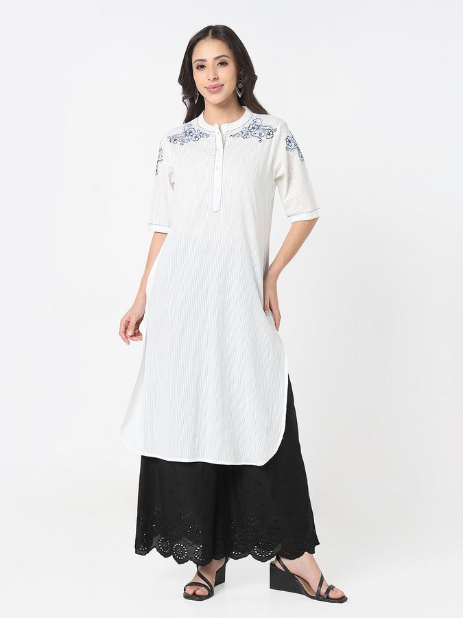 Women's regular fit embroidered mandarin collar solid kurta  image number 1