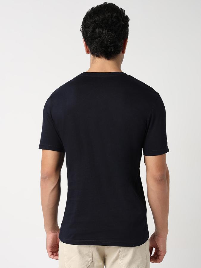 Solid Men Round Neck T-Shirt image number 3
