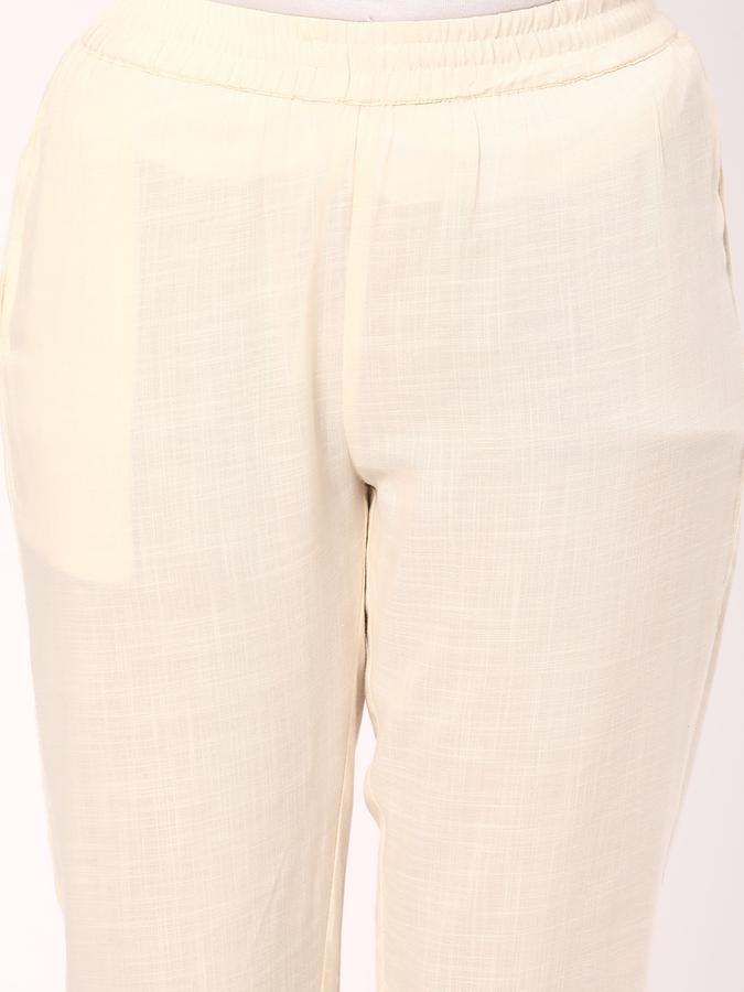Women Slim Fit Pants image number 3