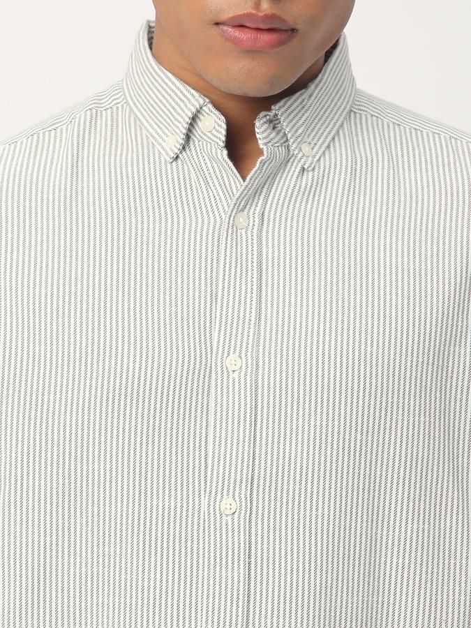 Men Striped Casual Shirt image number 3