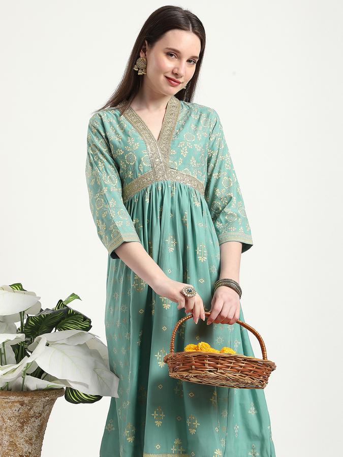 Women Polyester Regular Fit V Neck Embroidered Kurta